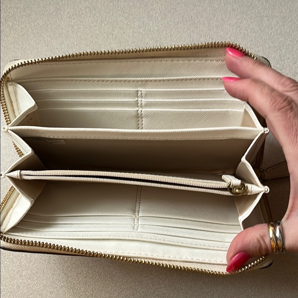 Coach Cream Leather Wallet - Picture 3 of 7